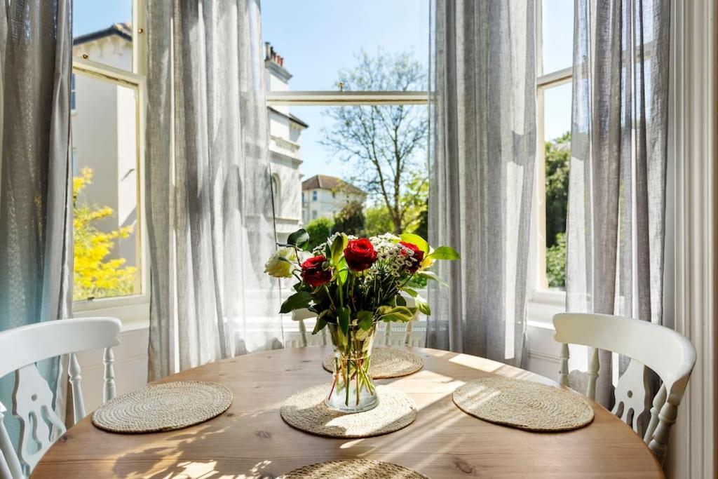 Апартаменты Luxurious Victorian, A Few Minutes From The Beach - Sleeps 2 Adults And Up To 3 Children St Leonards-on-Sea Экстерьер фото