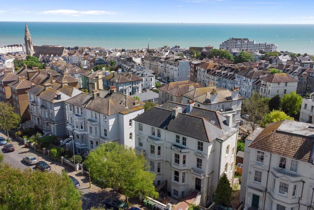 Апартаменты Luxurious Victorian, A Few Minutes From The Beach - Sleeps 2 Adults And Up To 3 Children St Leonards-on-Sea Экстерьер фото
