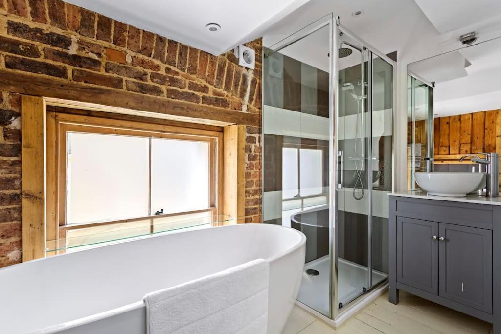 Апартаменты Luxurious Victorian, A Few Minutes From The Beach - Sleeps 2 Adults And Up To 3 Children St Leonards-on-Sea Экстерьер фото