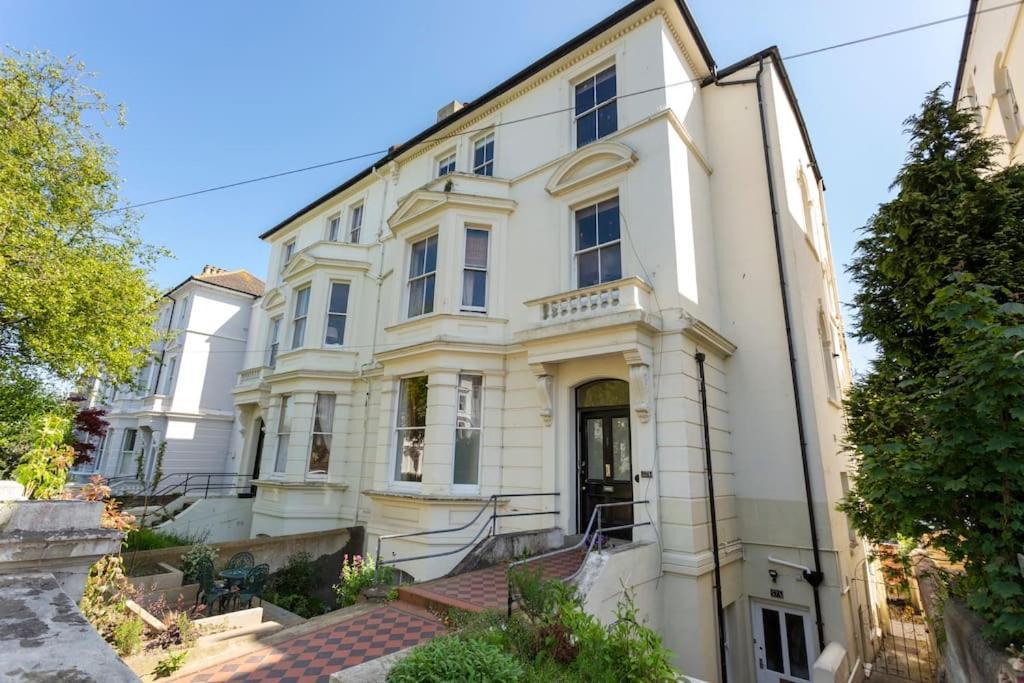 Апартаменты Luxurious Victorian, A Few Minutes From The Beach - Sleeps 2 Adults And Up To 3 Children St Leonards-on-Sea Экстерьер фото