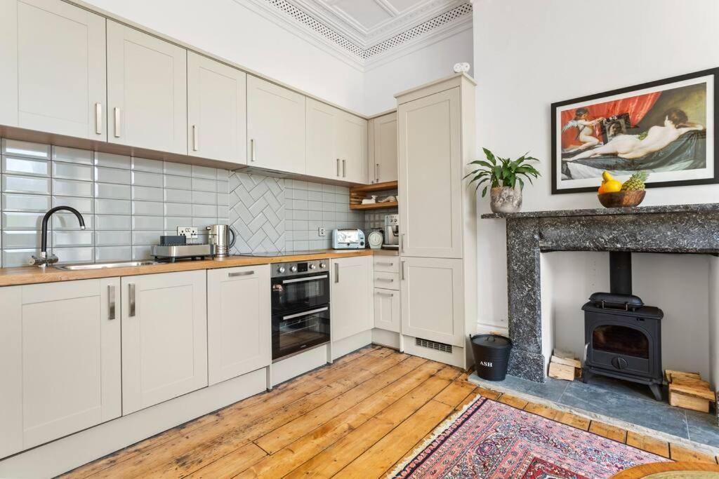 Апартаменты Luxurious Victorian, A Few Minutes From The Beach - Sleeps 2 Adults And Up To 3 Children St Leonards-on-Sea Экстерьер фото
